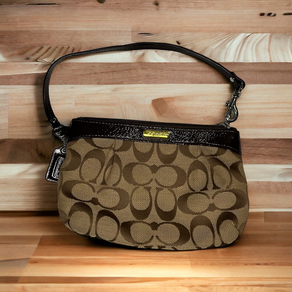 Coach | Classic Signature Wristlet